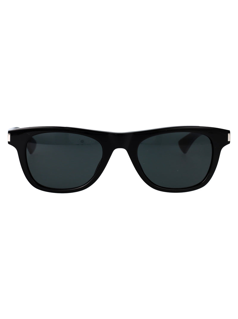 SL879